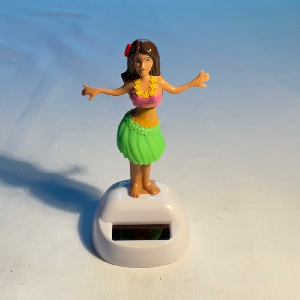 Solar Dancing Hula Girl with Grass Skirt